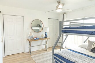 212 Ambler St in Yorktown, VA - Foto de edificio - Building Photo