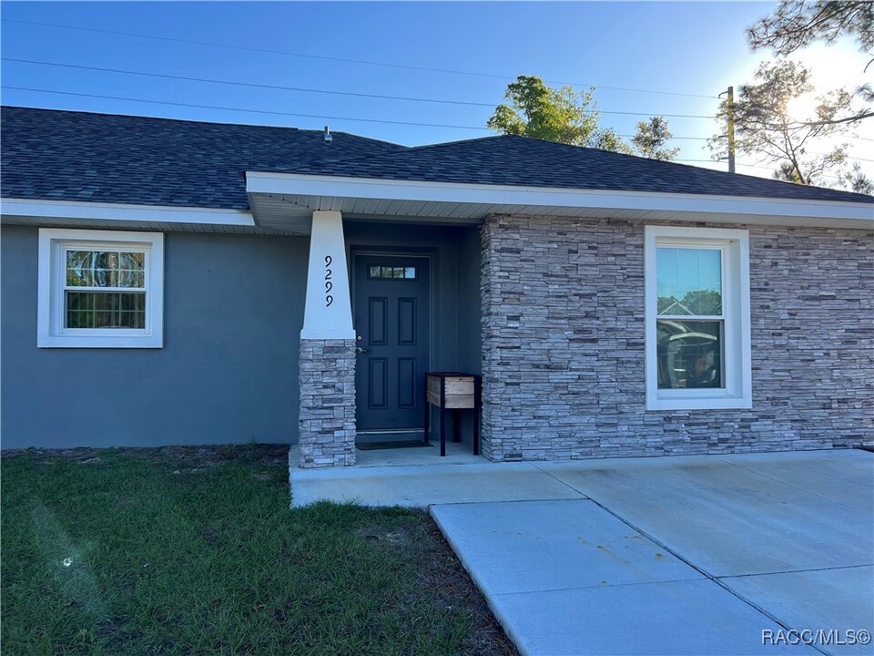 9299 N Travis Dr in Citrus Springs, FL - Building Photo