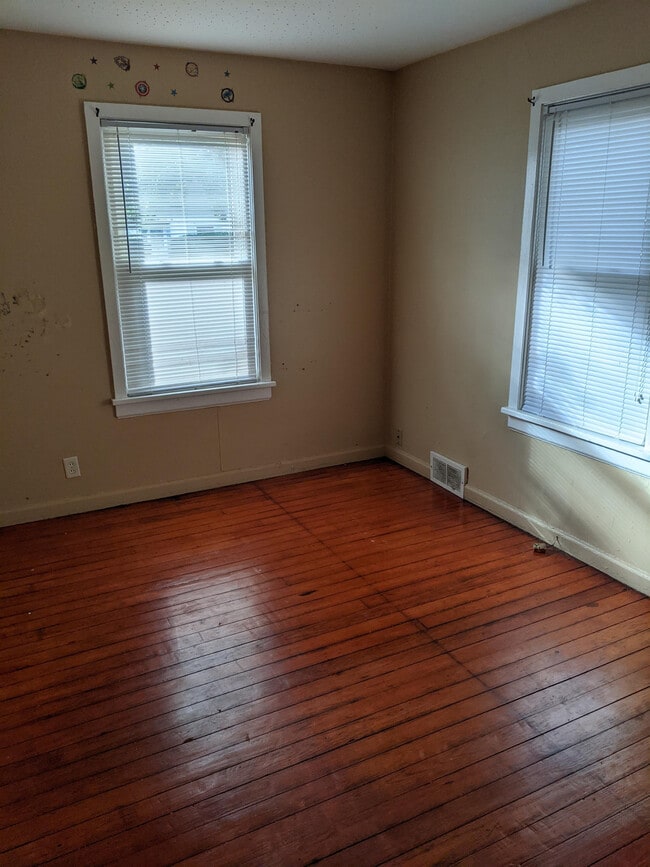 608 N James St in Champaign, IL - Building Photo - Building Photo