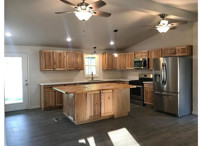 property at 3522 N Kingsley Dr