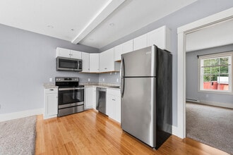 816 New Hampshire Rte 175 in Holderness, NH - Building Photo - Building Photo