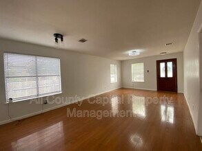 910 Crieff Cross Dr in Pflugerville, TX - Foto de edificio - Building Photo