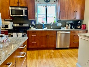 97 Dover St, Unit 2 in Somerville, MA - Building Photo - Building Photo