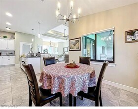 646 NE 5th Pl in Cape Coral, FL - Foto de edificio - Building Photo