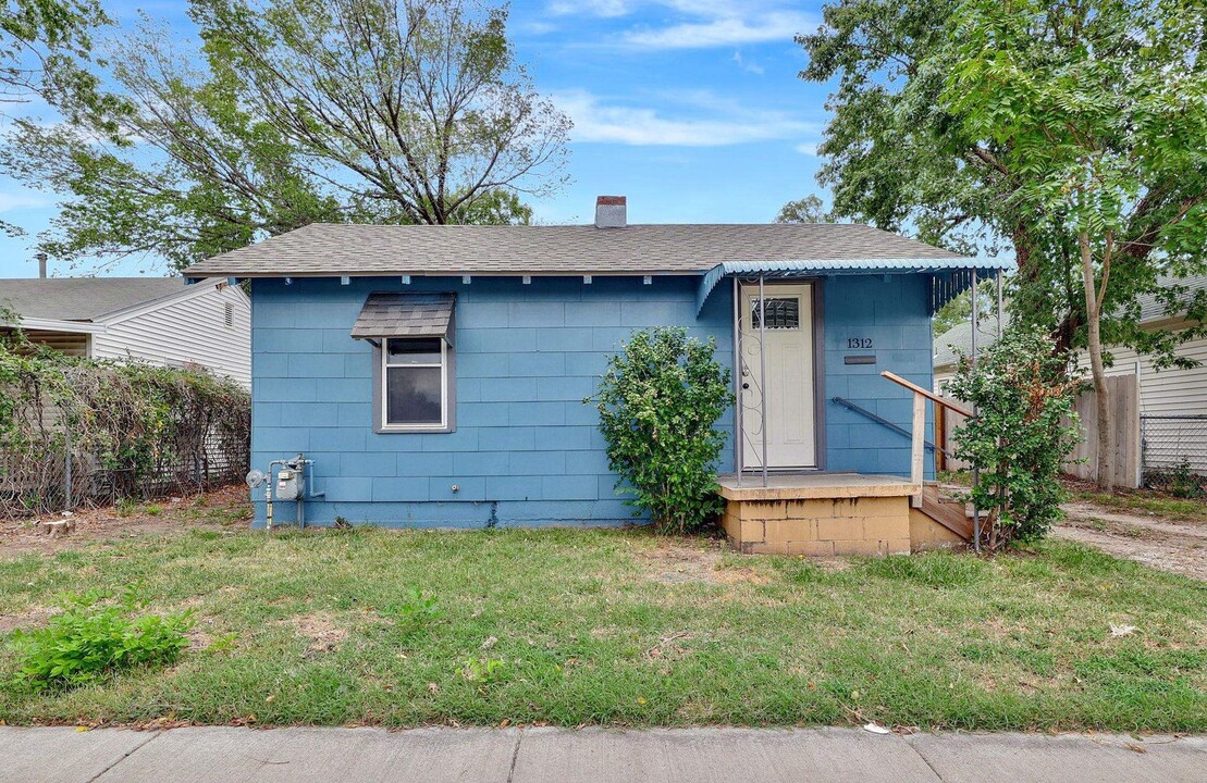 1312 S Meridian Ave in Wichita, KS - Foto de edificio