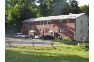 15 River St in Russell, MA - Foto de edificio - Building Photo