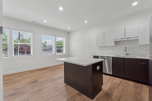 750 Cascade Pl SW in Atlanta, GA - Building Photo - Building Photo