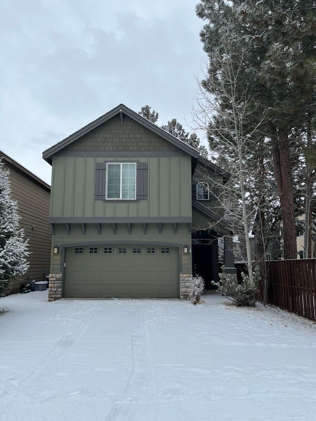 19572 Salmonberry Ct in Bend, OR - Building Photo - Building Photo