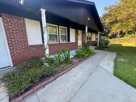 620 Broad River Dr in Beaufort, SC - Building Photo