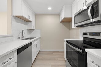 MONTICELLO APARTMENT HOMES in Riverside, CA - Foto de edificio - Building Photo