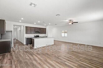 627 N Crowned Dove Trail in Casa Grande, AZ - Building Photo - Building Photo