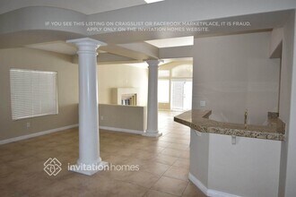 8113 Sunset Cove Dr in Las Vegas, NV - Building Photo - Building Photo
