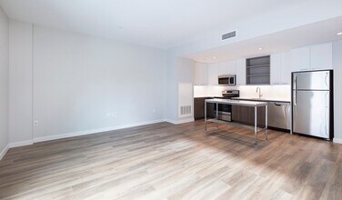 50 Rogers St, Unit 306 in Cambridge, MA - Foto de edificio - Building Photo