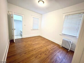 401 E 39th St in Paterson, NJ - Building Photo - Building Photo