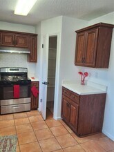 1207 Crupp Ct in Austin, TX - Foto de edificio - Building Photo