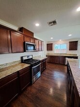 2402 S Lind Ave in Fresno, CA - Building Photo - Building Photo