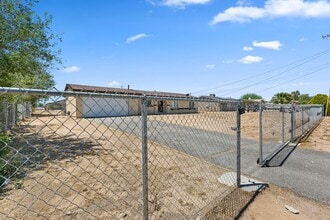 15073 Mojave St in Hesperia, CA - Building Photo - Building Photo