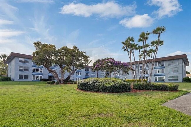 property at 333 Lake Howard Dr NW