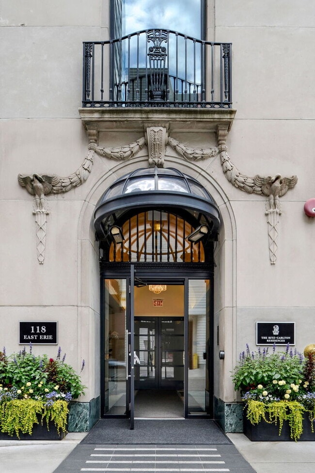 118 E Erie St in Chicago, IL - Foto de edificio - Building Photo