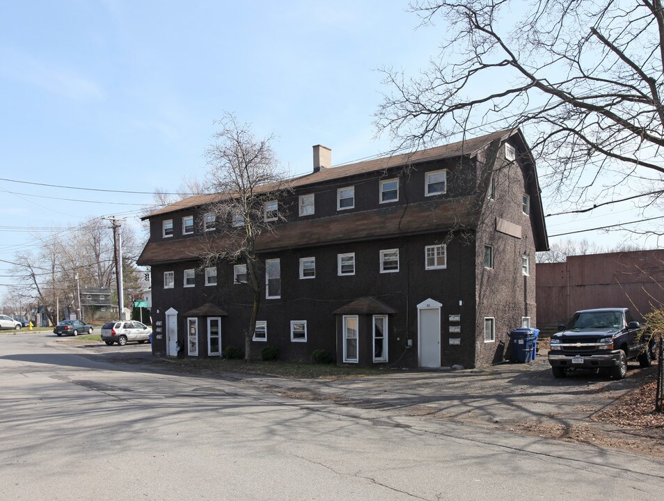 22 Country Club Rd in East Rochester, NY - Building Photo