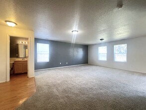 9656 W Shelborne Dr in Boise, ID - Building Photo - Building Photo