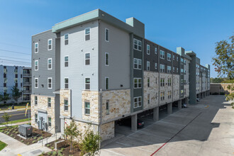 June West Apartments in Austin, TX - Building Photo - Building Photo