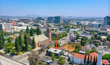1777 N Gower St in Los Angeles, CA - Foto de edificio - Building Photo