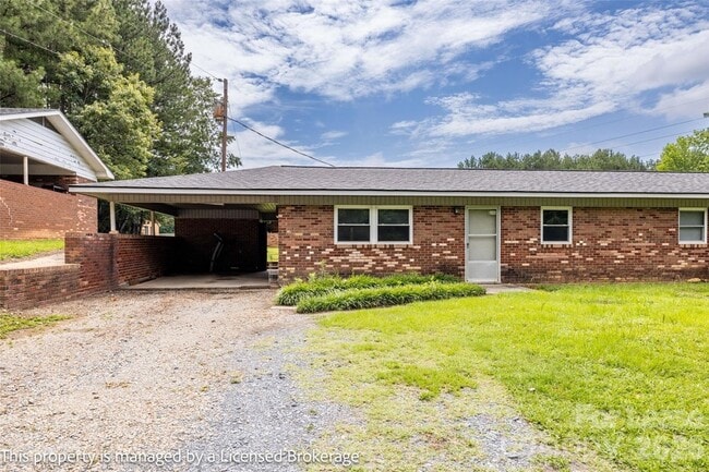 219 Roslyn Rd
