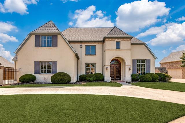 property at 627 Deforest Ct