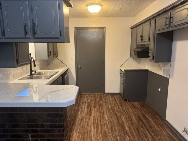 1056 Hargis Ln in Moore, OK - Building Photo - Building Photo