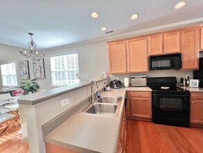 8523 Arboles Ct in Raleigh, NC - Foto de edificio - Building Photo