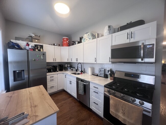 726 E 2nd St, Unit 1 in Boston, MA - Building Photo - Building Photo
