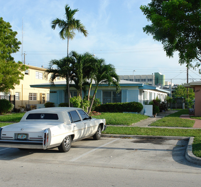 1951 NE 168th St in Miami, FL - Building Photo - Building Photo