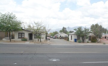 2611-2625 E Grant Rd in Tucson, AZ - Building Photo - Building Photo