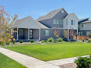 5919 Denys Dr. in Timnath, CO - Foto de edificio - Building Photo