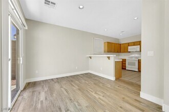 7228 Quarterhorse Ln in Las Vegas, NV - Building Photo - Building Photo