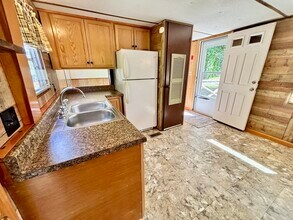 27 Lynnbrook Ave in Taunton, MA - Building Photo - Building Photo