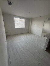 1091 E 17th St, Unit 203 in Hialeah, FL - Building Photo - Building Photo