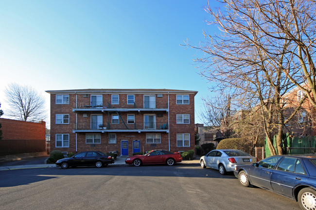 69-16 66th Dr in Flushing, NY - Building Photo - Building Photo