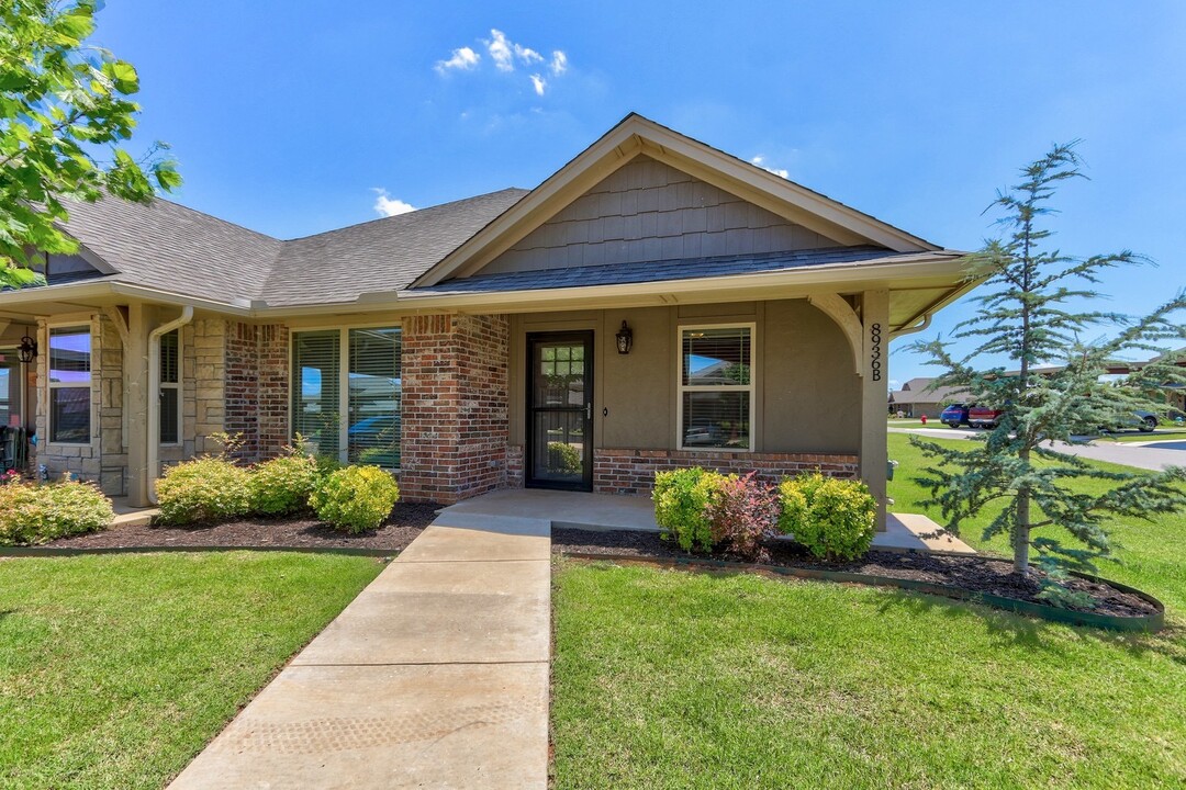 8936 SW 55th St in Oklahoma City, OK - Foto de edificio