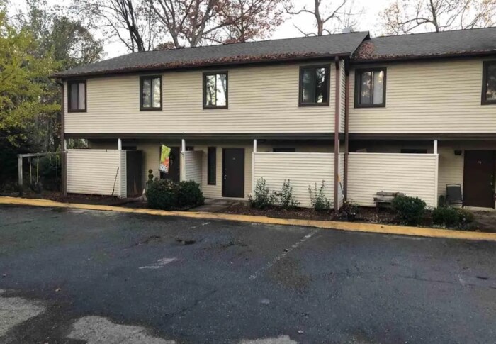 100 Buttercup Way in Taylors, SC - Building Photo