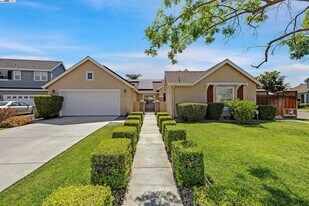 1636 Green Springs Ct in Tracy, CA - Building Photo