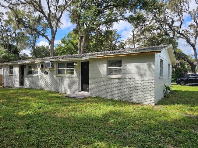 property at 5320 Pine St