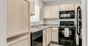 Whispering Lake Apartments in Kansas City, MO - Building Photo