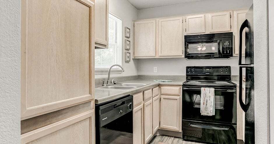 Whispering Lake Apartments in Kansas City, MO - Building Photo
