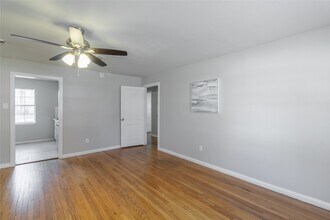 313 Evans St in Angleton, TX - Building Photo - Building Photo