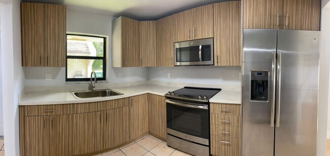 1721 SW 40th Ter in Fort Lauderdale, FL - Building Photo - Building Photo