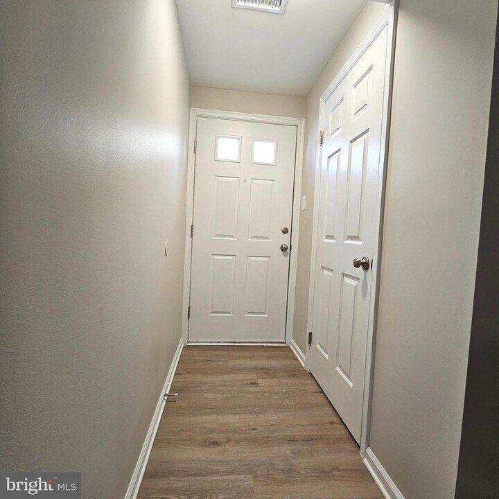 8473 Aurora Ct in Lorton, VA - Building Photo