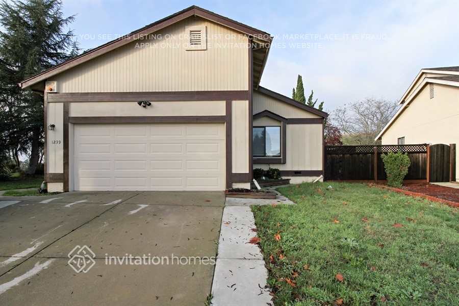 1239 Canterbury in Hercules, CA - Building Photo