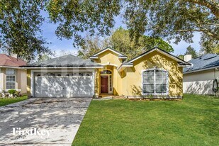 729 MacKenzie Cir in St. Augustine, FL - Building Photo